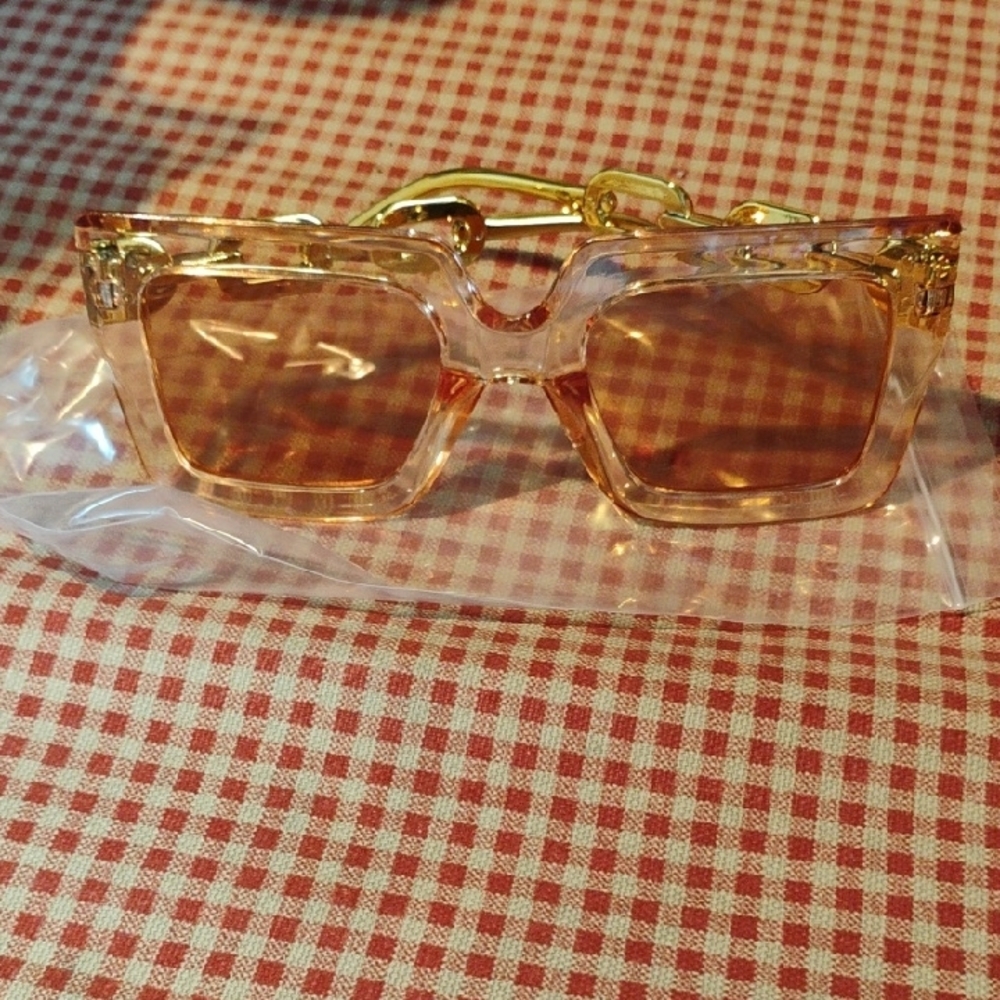 Chic Transparent Square Sunglasses with Gold Accents
